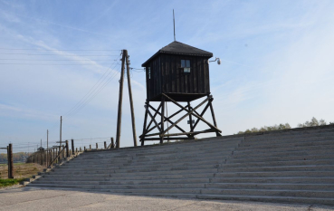 Strome schody i wieża strażnicza