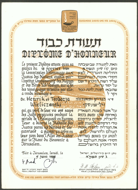 Dokument na jasnym papierze w języku hebrajskim 