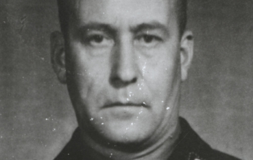 Zdjęcie mężczyzny w średnim wieku w mundurze