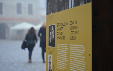 Zdjęcie fragmentu panelu wystawy, napis: Żydzi w Lublinie w czasie okupacji niemieckiej