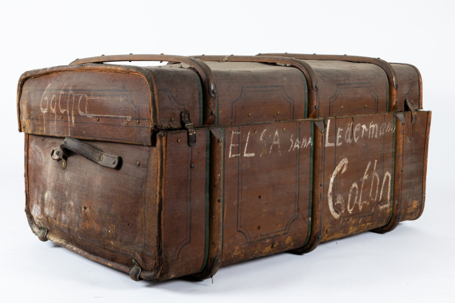 Skórzana brązowa walizka, napisy: ELSA Lederman, Gotha 