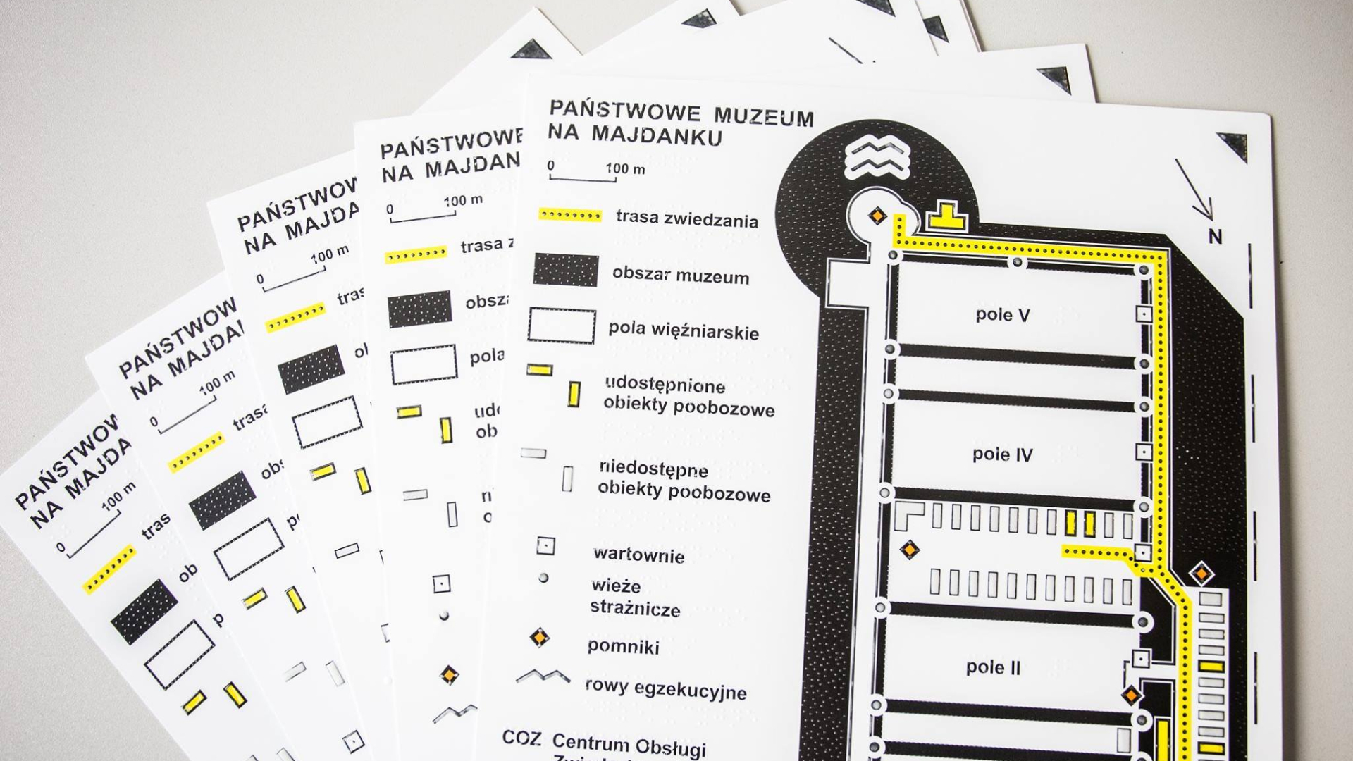 Kilka plansz map tyflograficznych z planem byłego obozu koncentracyjnego na Majdanku