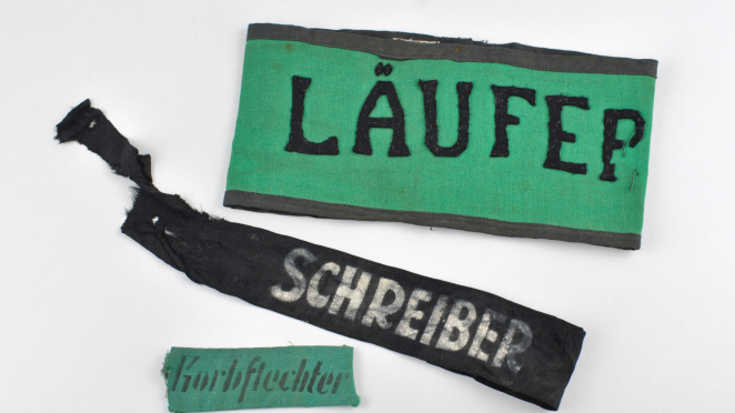 Zdjęcie trzech opasek na ramię z materiału. 