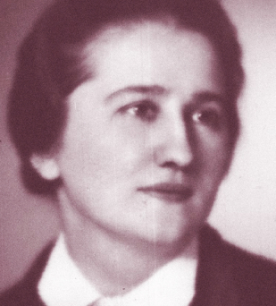 Młoda kobieta z upiętymi wysoko ciemnymi włosami 