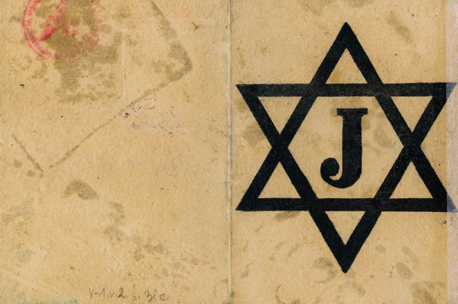 Rozłożona okładka dokumentu z nadrukowaną dużą literą J wpisaną w dwa trójkąty tworzące gwiazdę