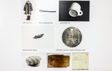 Ekran prezentujący siatkę cyfrowych zasobów archiwalnych. Widoczne są miniatury obiektów muzealnych, m.in. lalka, kubek, identyfikator obozowy, czapka więźniarska oraz dokumenty opisane w katalogu.