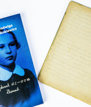 The cover of a book featuring a portrait of a young girl and the title “Majdanek. 15 January – 17 May 43. Diary”. Next to it are handwritten notebook pages from the diary.
