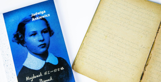 The cover of a book featuring a portrait of a young girl and the title “Majdanek. 15 January – 17 May 43. Diary”. Next to it are handwritten notebook pages from the diary.