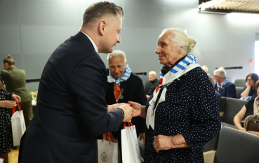 Goście wydarzenia podczas wręczania pakietów jubileuszowych. 