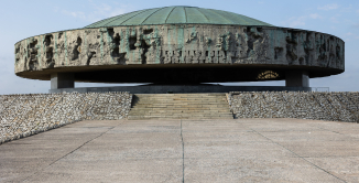 Mausoleum Monument: a dome based on pillars.